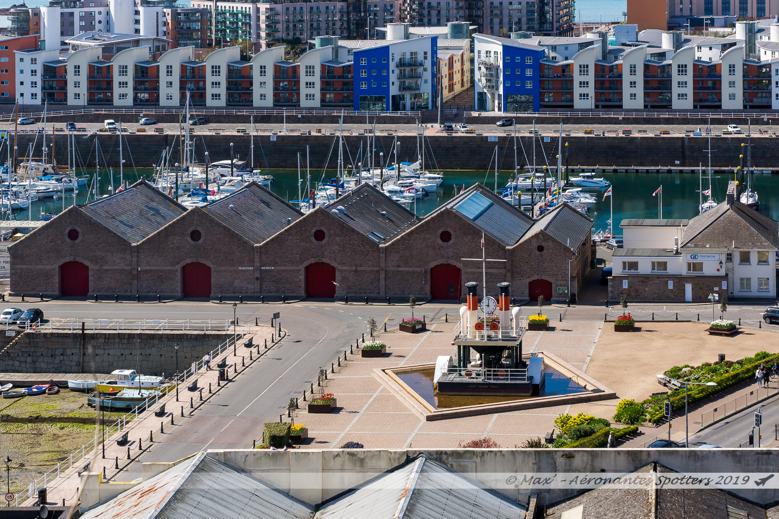 Jersey - Saint Helier - Liberation Square et les docks  depuis  Fort Régent