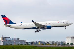 Airbus A330-200 (N810NW) Delta Airlines