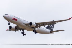 Airbus A330-200 (PT-MVM) TAM Bresil "Star Alliance c/s"