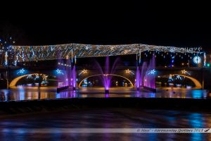 Illuminations 2015 : Pont Aristide Briand et jets d'eau dans la Mayenne