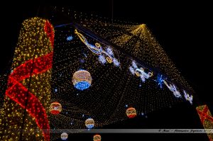 Les Lumières de Laval 2013 - Le Pont Aristide Briand avec sa voute étoilée et ornée de boules