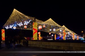 Les Lumières de Laval 2013 - Le Pont Aristide Briand avec sa voute étoilée et ornée de boules