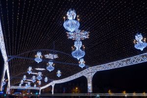 Les Lumières de Laval 2012 - La voute étoilée du Pont Aristide Briand avec ses lustres