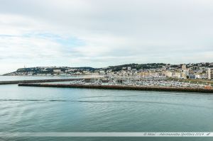 Port de plaisance du Havre, vue depuis le ferry en manoeuvre d'évitement dans le port du Havre