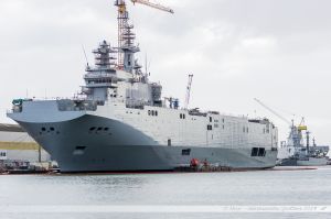 Le BPC russe Sebastopol en cours de construction aux chantiers navals de Saint Nazaire