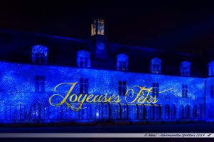 Les Lumières de Laval 2014 - Projection sur la façade du Château-Neuf depuis la place de la Trémoille