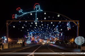 Les Lumières de Laval 2014 - Le pont Aristide Briand avec sa voute de lutins et de boules de neige