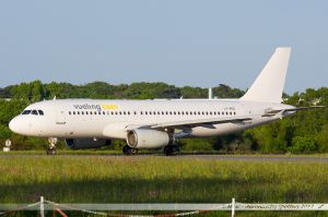 Airbus A320 (LY-VEQ) Vueling opb Avion Express
