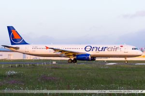 Airbus A321 (TC-OBY) Onur Air